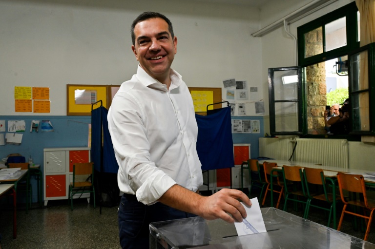 Ο πρώην πρωθυπουργός της Ελλάδας και ηγέτης του ΣΥΡΙΖΑ Αλέξης Τσίπρας ρίχνει την ψήφο του στην Αθήνα κατά τη διάρκεια των γενικών εκλογών στην Ελλάδα στις 25 Ιουνίου 2023 (AFP - Λουίζα Γουλιαμάκη)