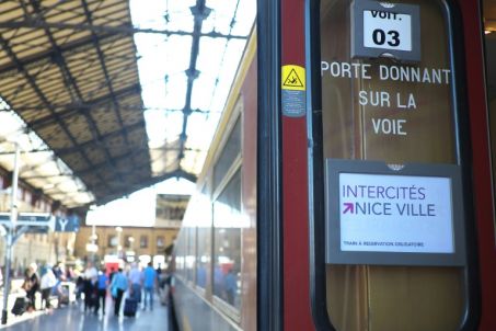 Ένα τρένο Intercités στο σταθμό Saint-Charles της Μασσαλίας, 27 Μαΐου 2015 Πηγή: AFP/Archives - BORIS HORVAT