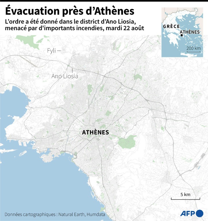 Εκκένωση στα βόρεια της Αθήνας (AFP - Nalini LEPETIT-CHELLA)