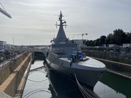 Η κορβέτα Bani Yas των Ηνωμένων Αραβικών Εμιράτων, που ολοκληρώνεται στο εργοτάξιο της Naval Group στο Lorient Πηγή: Vincent Lamigeon, Challenges